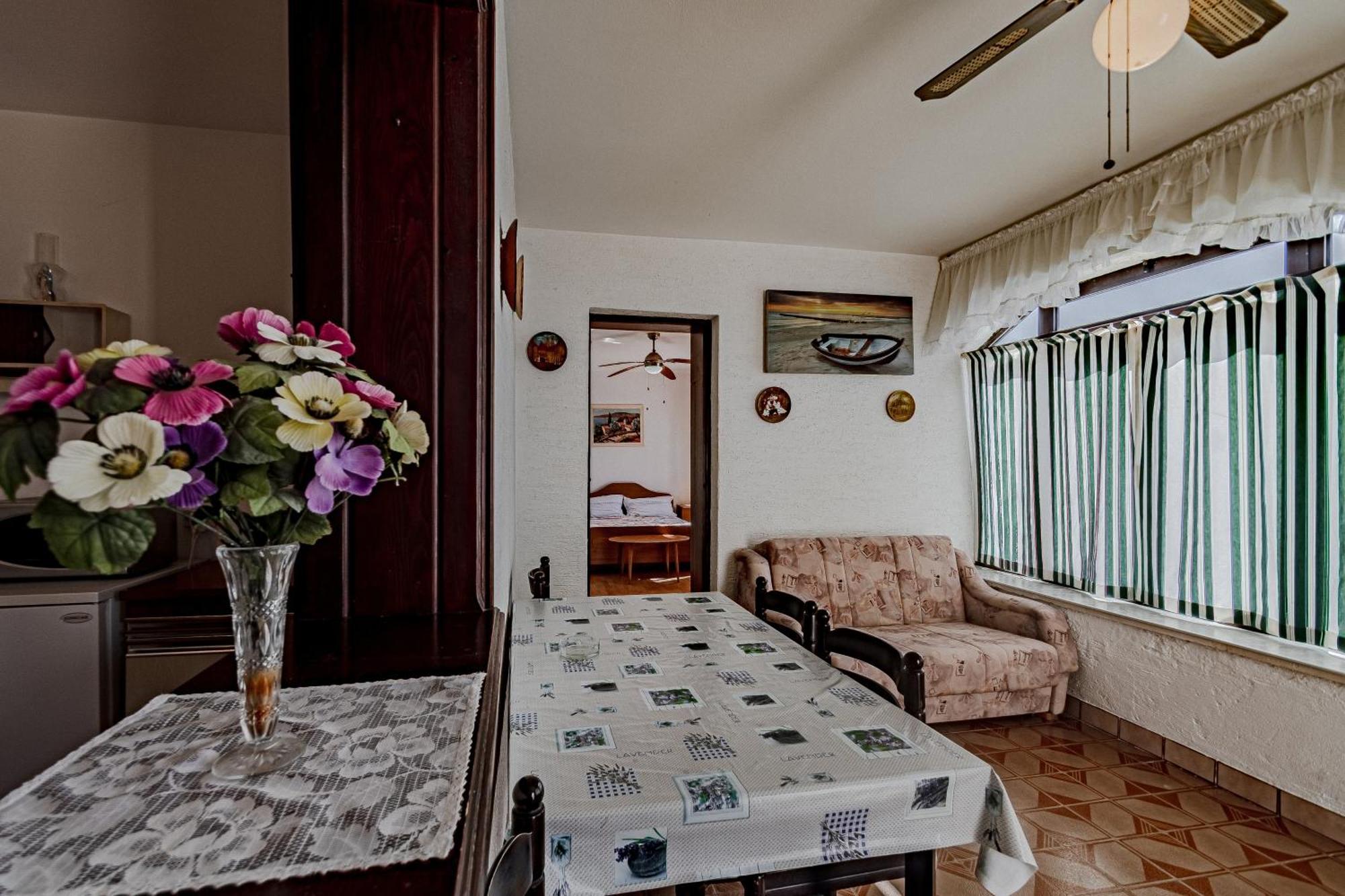Family Friendly Apartments With A Swimming Pool Zavalatica, Korcula - 183 Bilik gambar